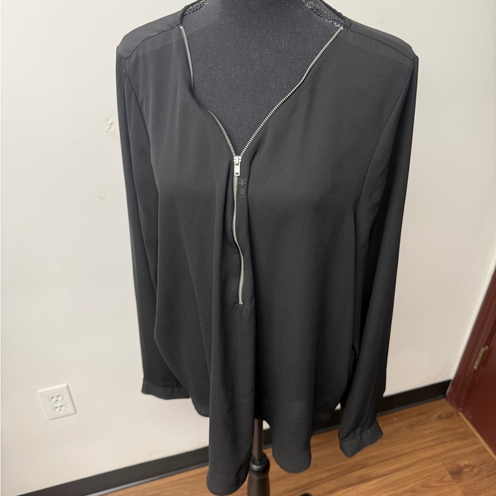 Black Zippered Women's Chiffon Top Size 3X